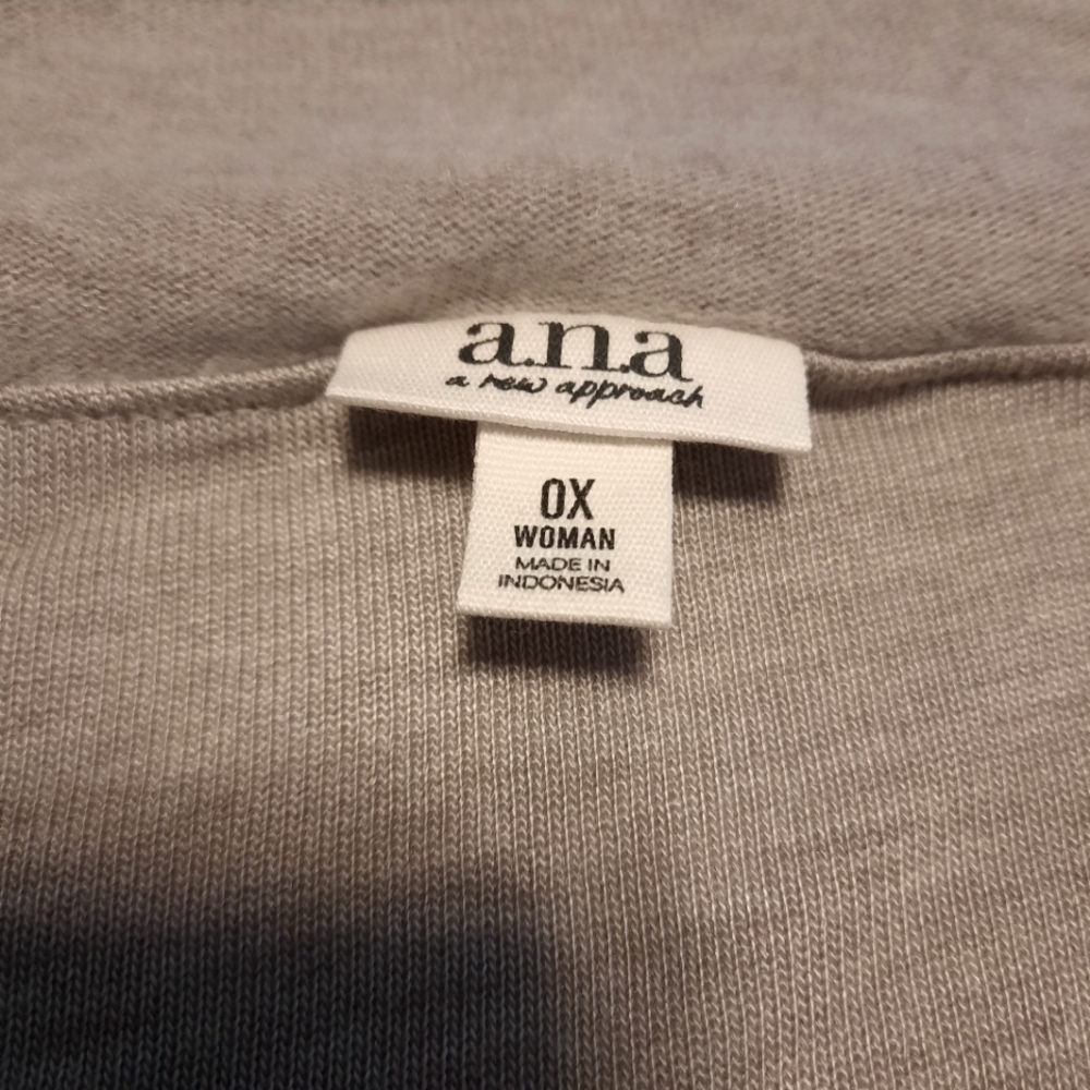 Off-Shoulder Sweater Size OX - Picture 5 of 13